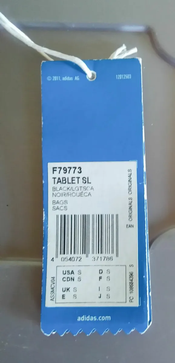 Adidas Originals Small Tablet Bag New. - Image 3