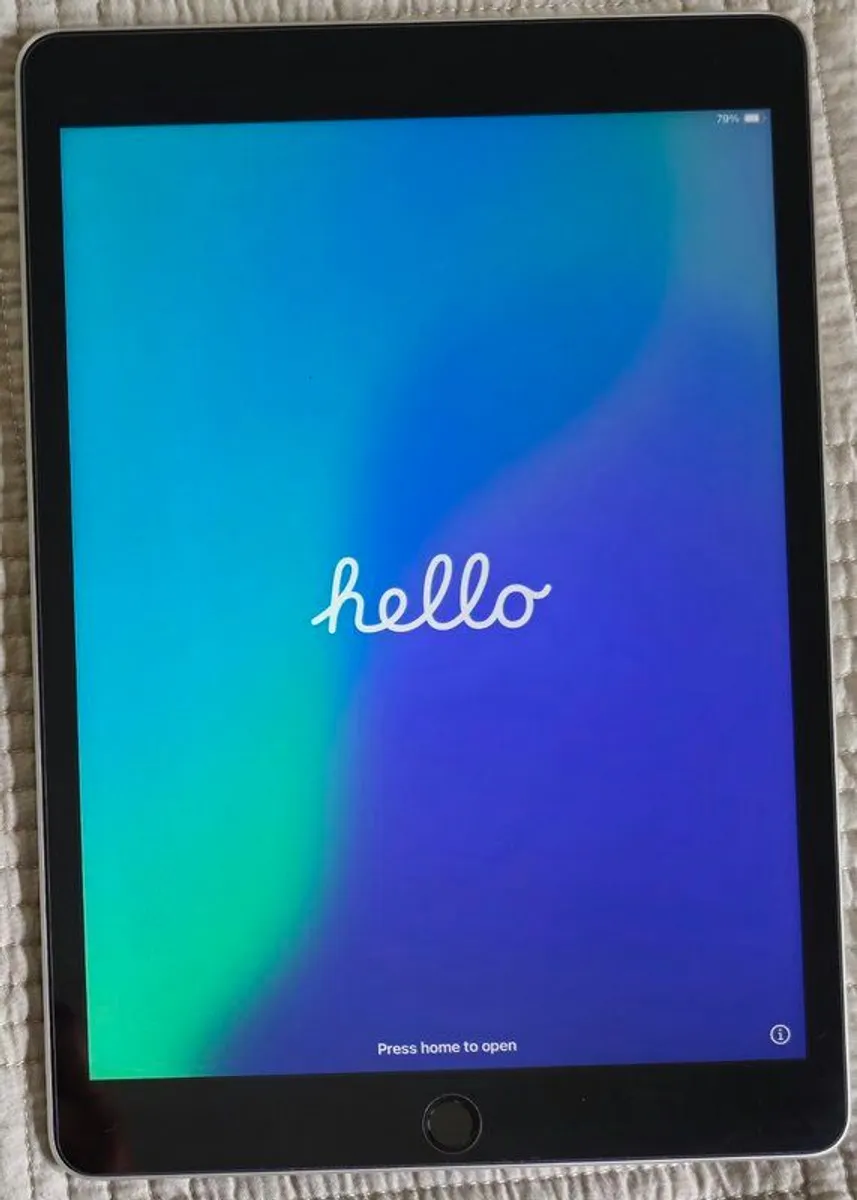 iPad 9th gen 64gb - Image 1