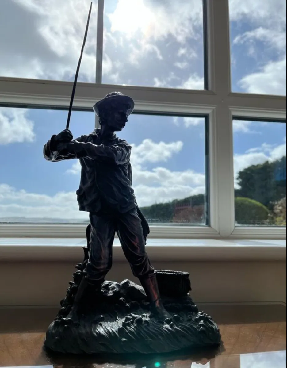 Vintage fisherman figurine - Image 4