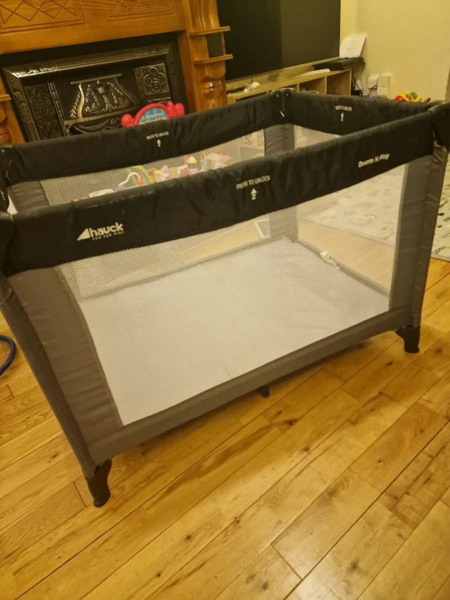 Travel cot - Image 2