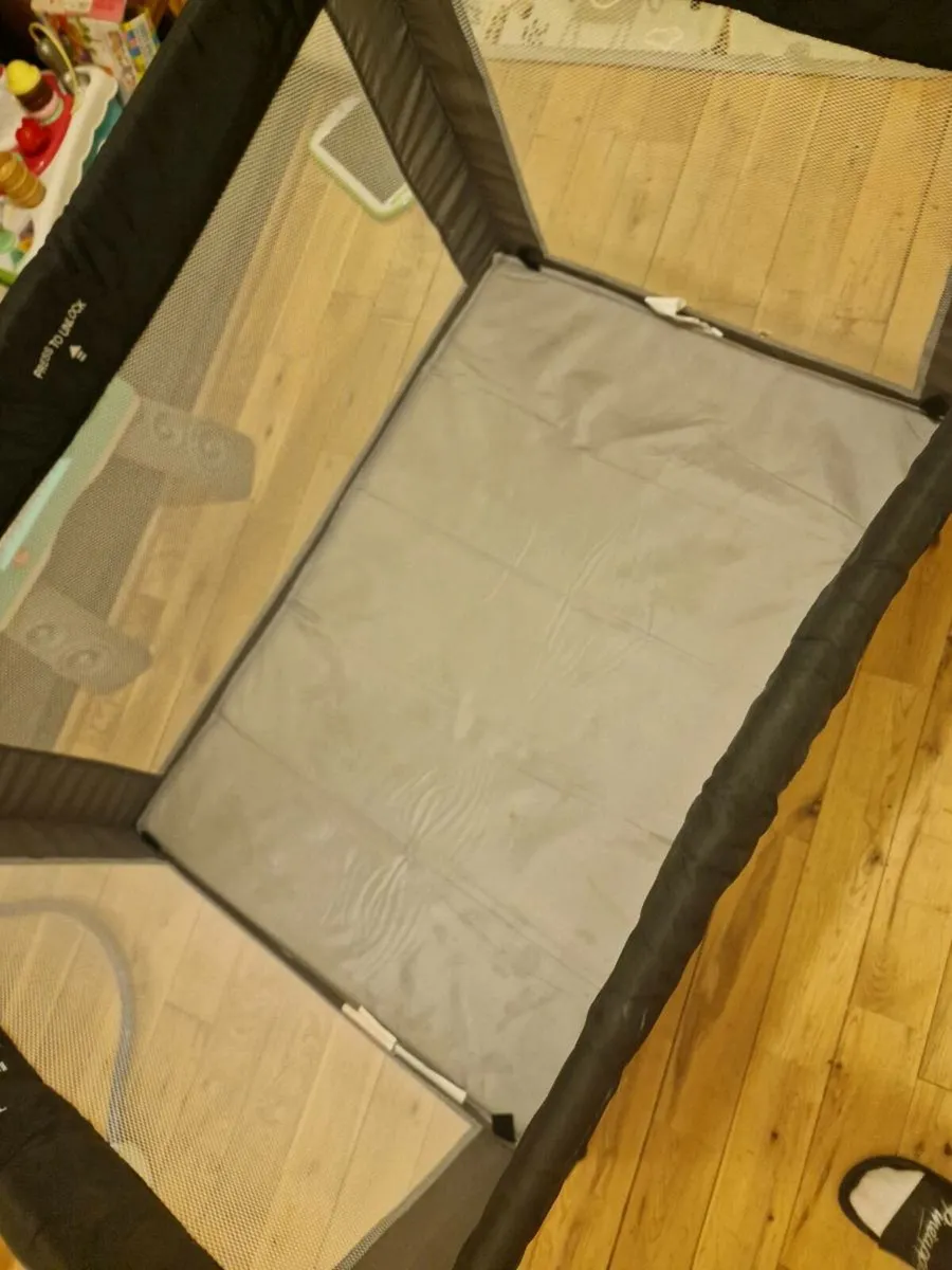 Travel cot - Image 3