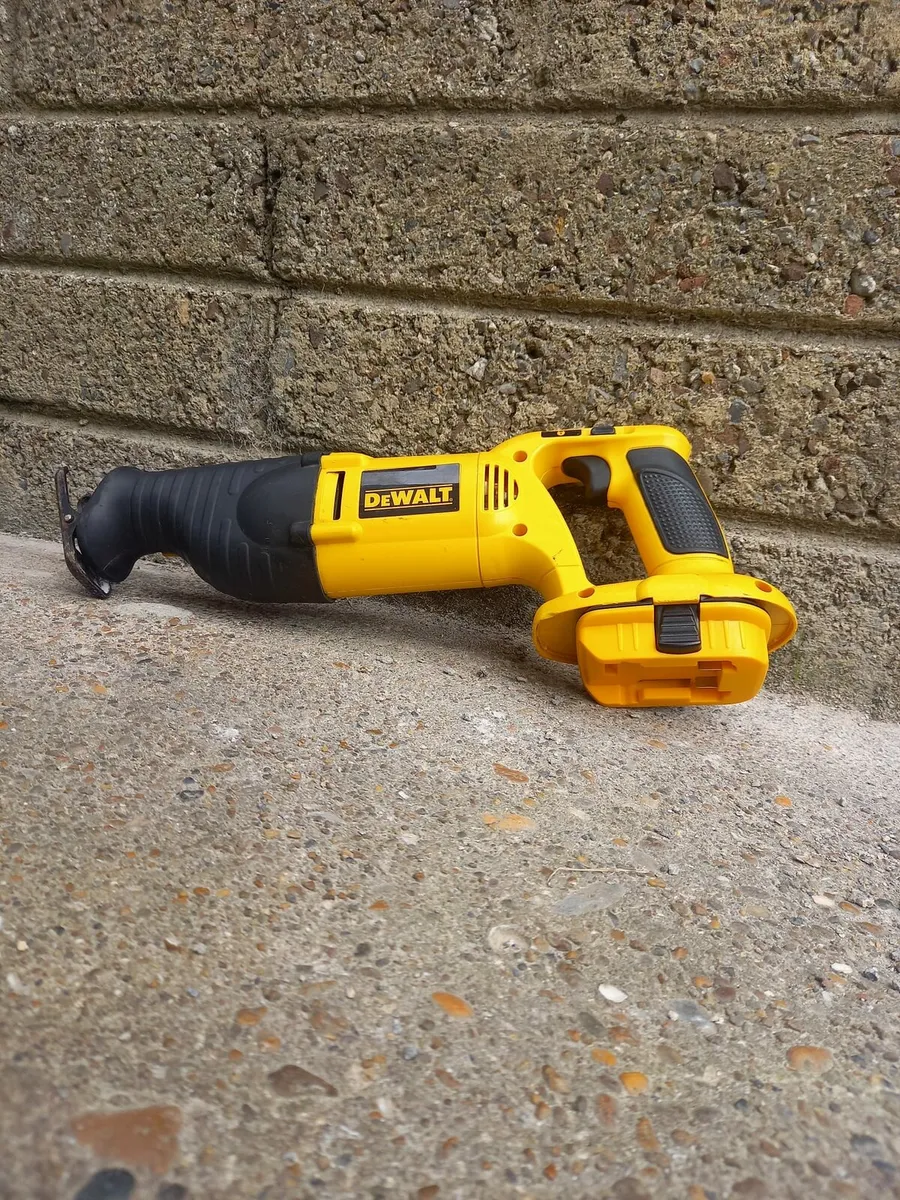 DeWalt Cordless Recip Saw - Image 2