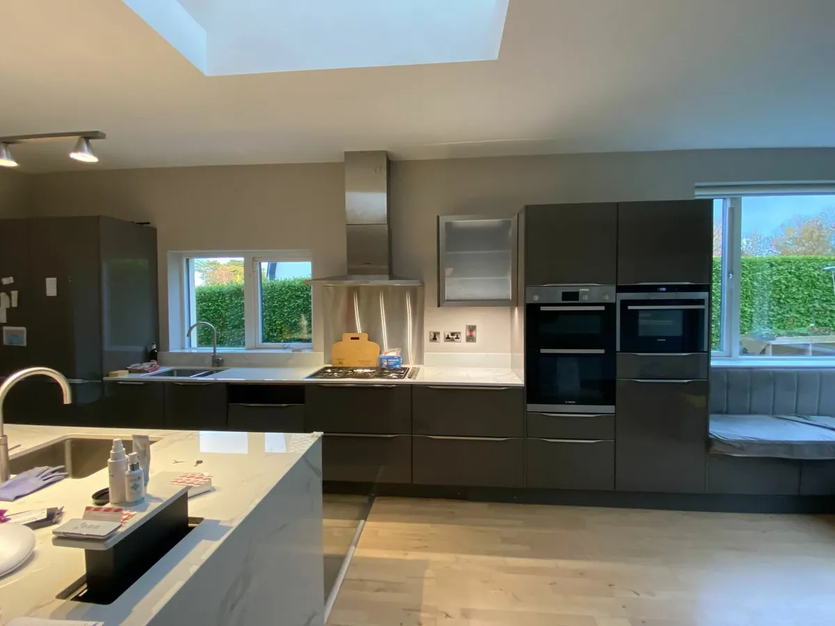 Kitchen units - Image 1