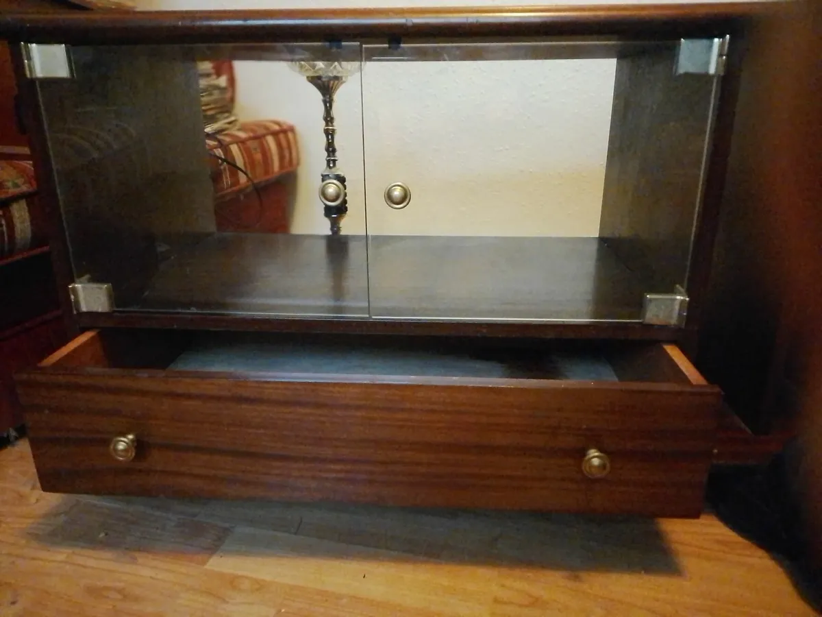 Free   Furniture unit for TV or Record Player - Image 2