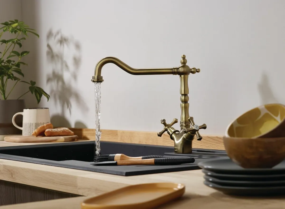 Colonial Sink Mixer with Easyfit Installation - Image 3