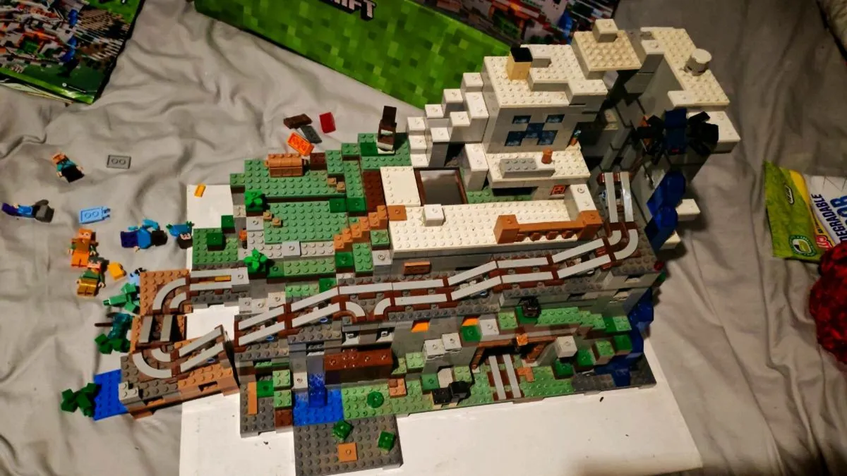 Lego Minecraft - Image 3