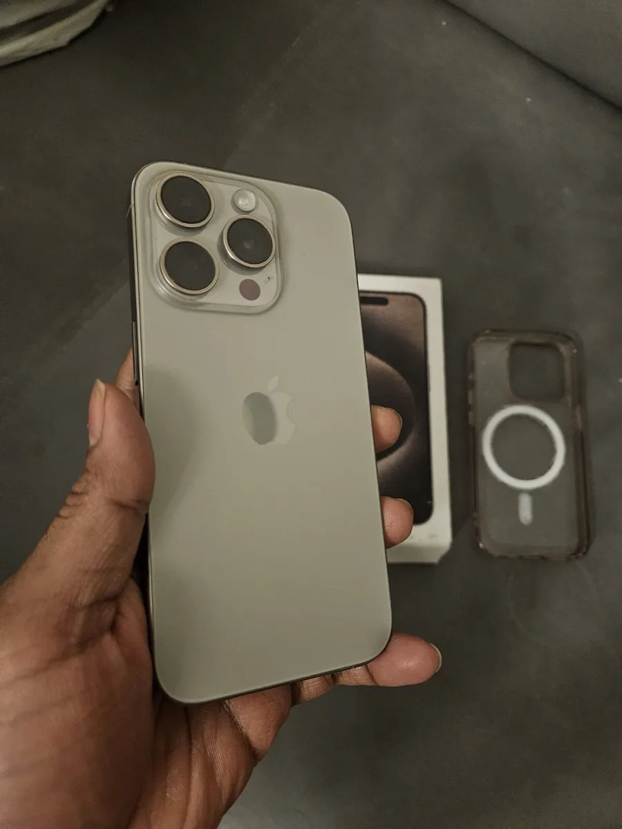 Iphone 15 pro and iphone 13 - Image 4