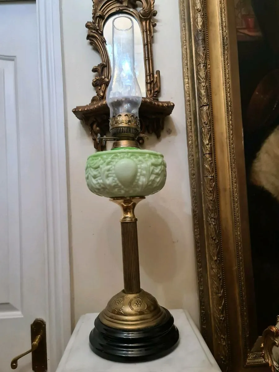 Antique oil lamp - Image 2
