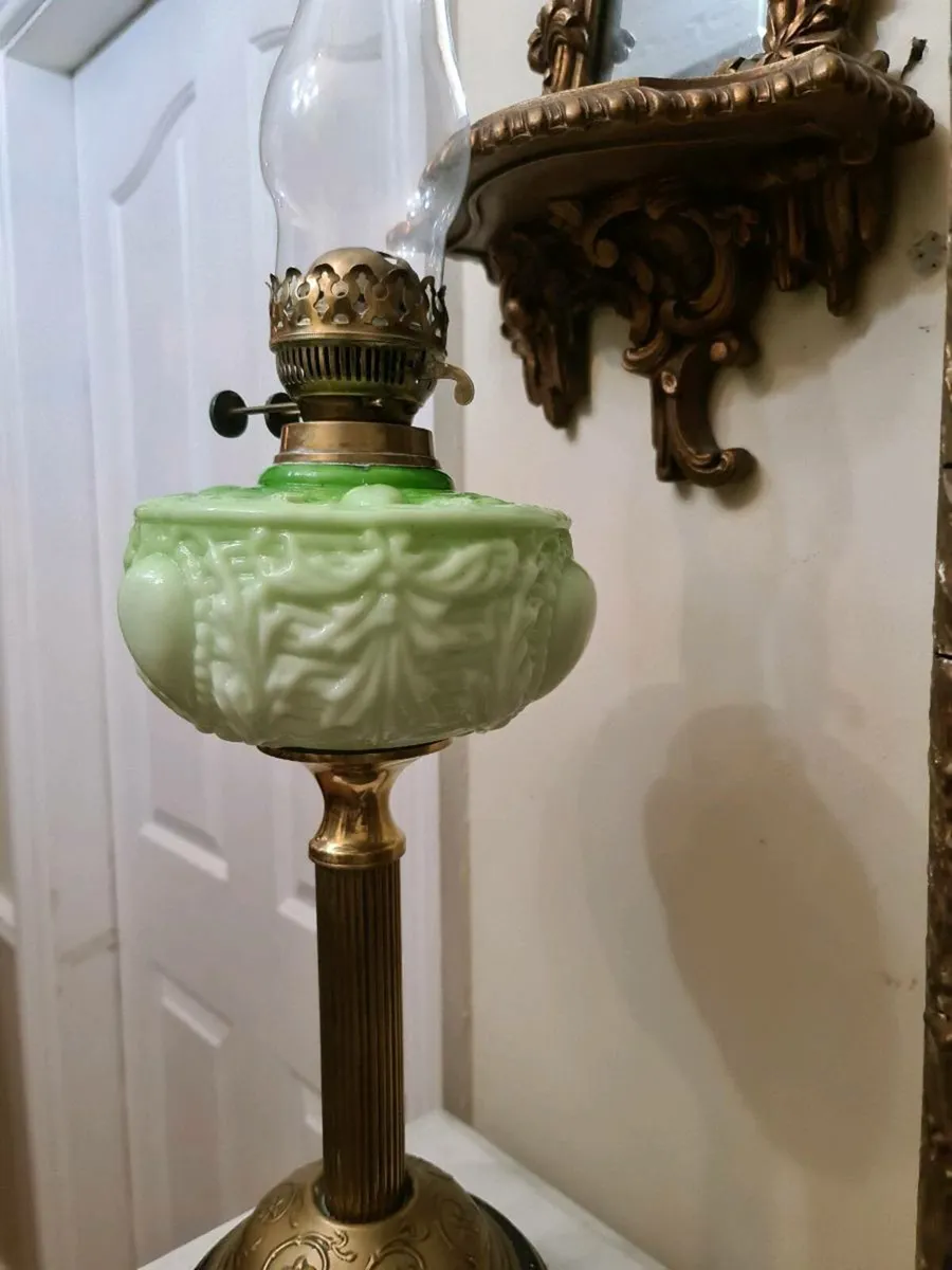 Antique oil lamp - Image 3