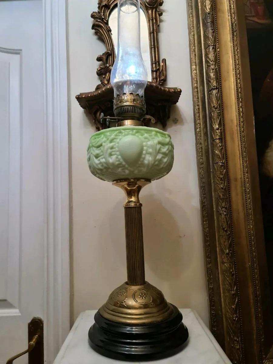 Antique oil lamp - Image 1