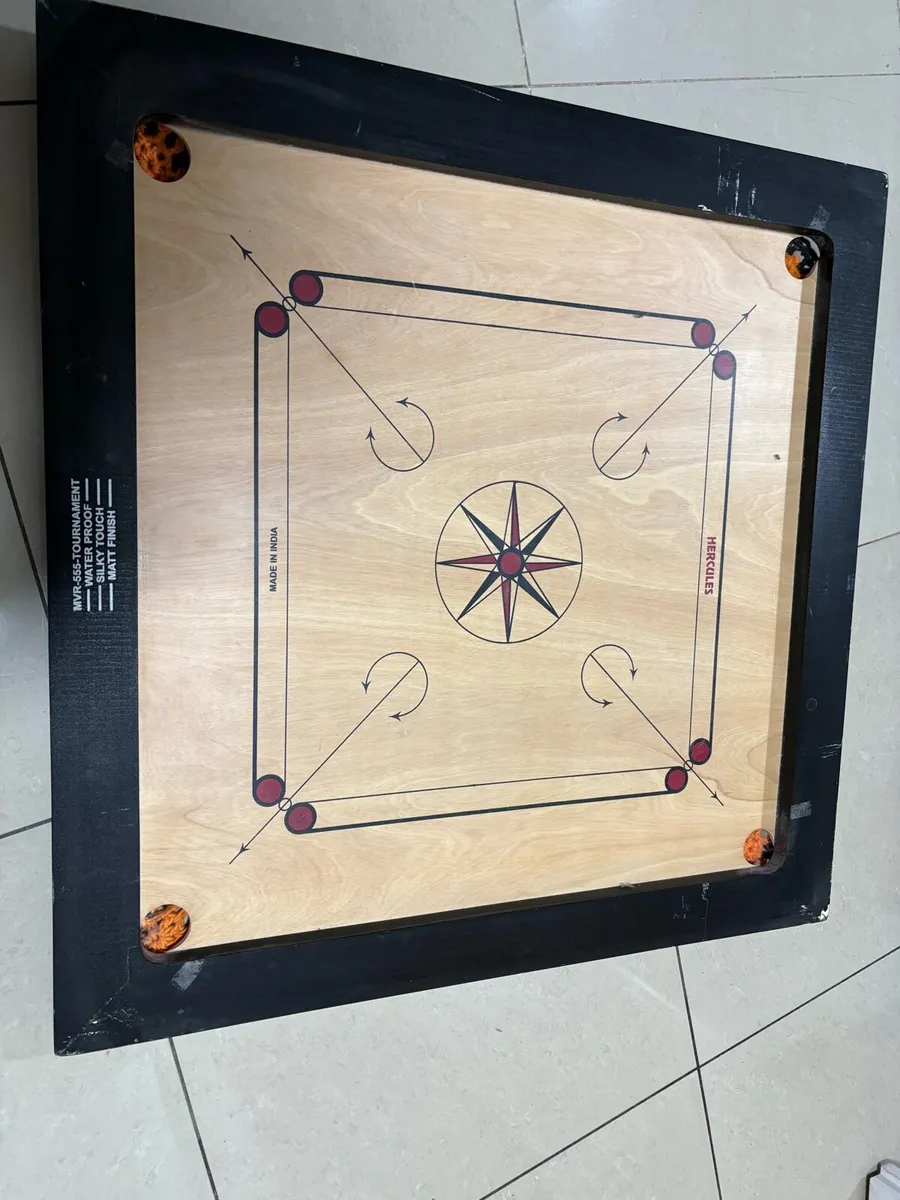 Carrom board