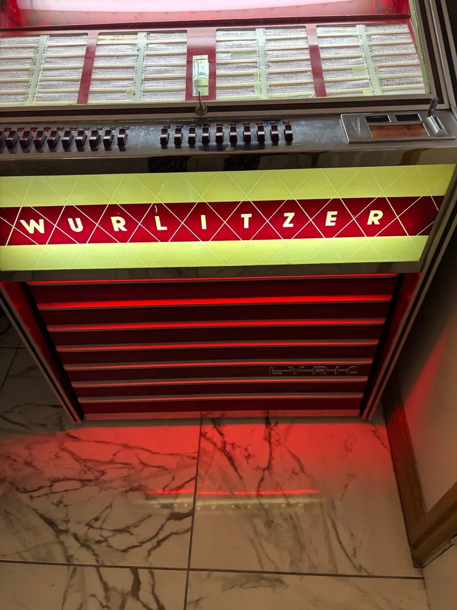 WURLITZER  LYRIC VINYL JUKEBOX 100 PLAYS - Image 1