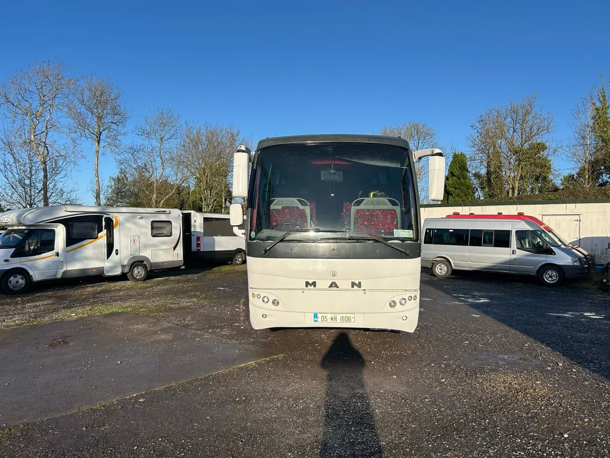 Man 41 seater coach 2005 - Image 2