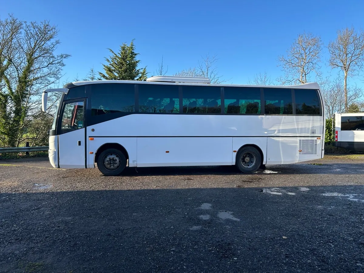 Man 41 seater coach 2005 - Image 3
