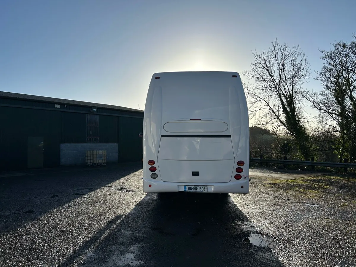 Man 41 seater coach 2005 - Image 4
