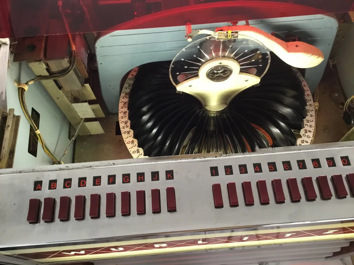 WURLITZER  LYRIC VINYL JUKEBOX 100 PLAYS - Image 2