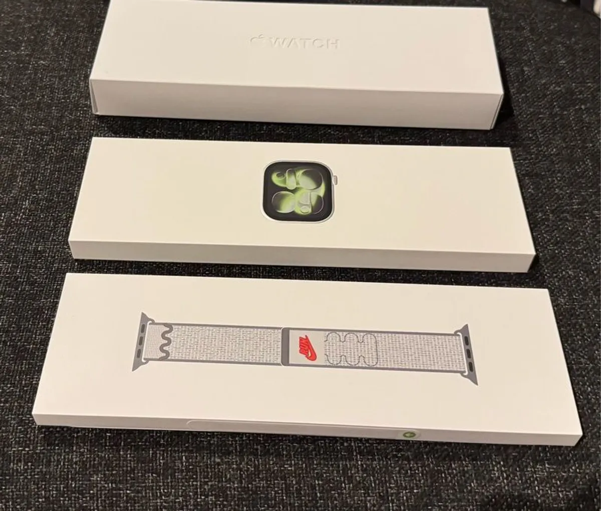 Apple Watch Series 11 42mm GPS, Silver, new - Image 4