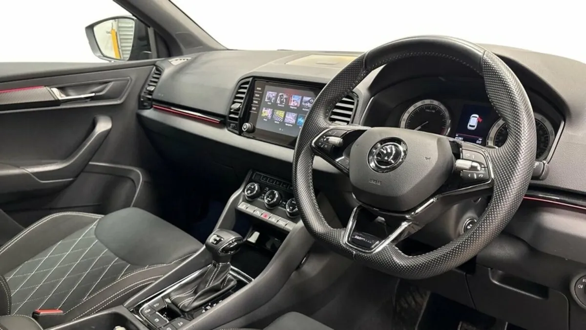 2.0 TDI SportLine SUV 5dr Diesel DSG 4WD Euro 6 (s - Image 4