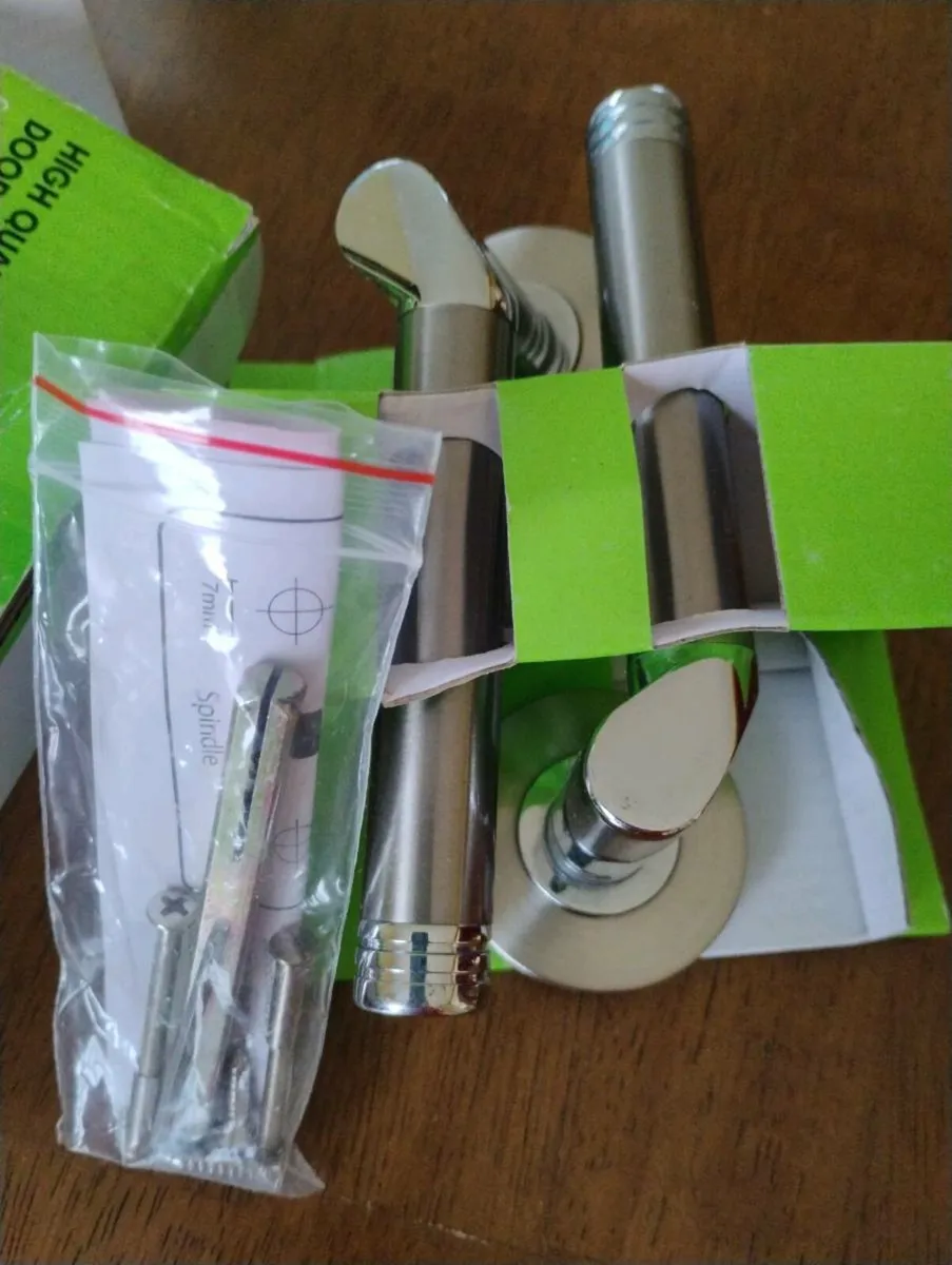 Brand new silver/chrome door handles x 18 - Image 3