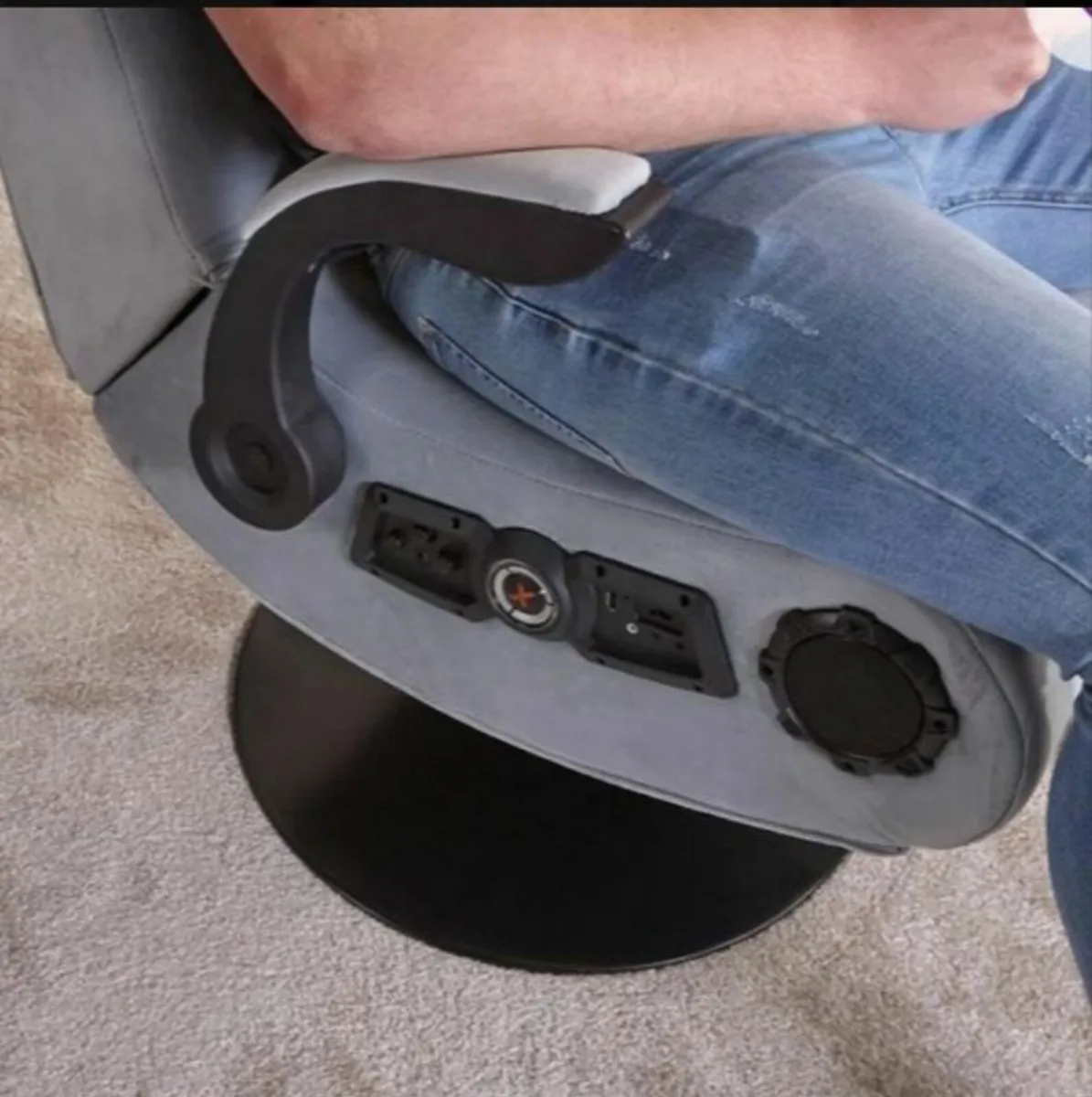 X rocker Deluxe 4.1 Audio Media Gaming Chair - Image 2