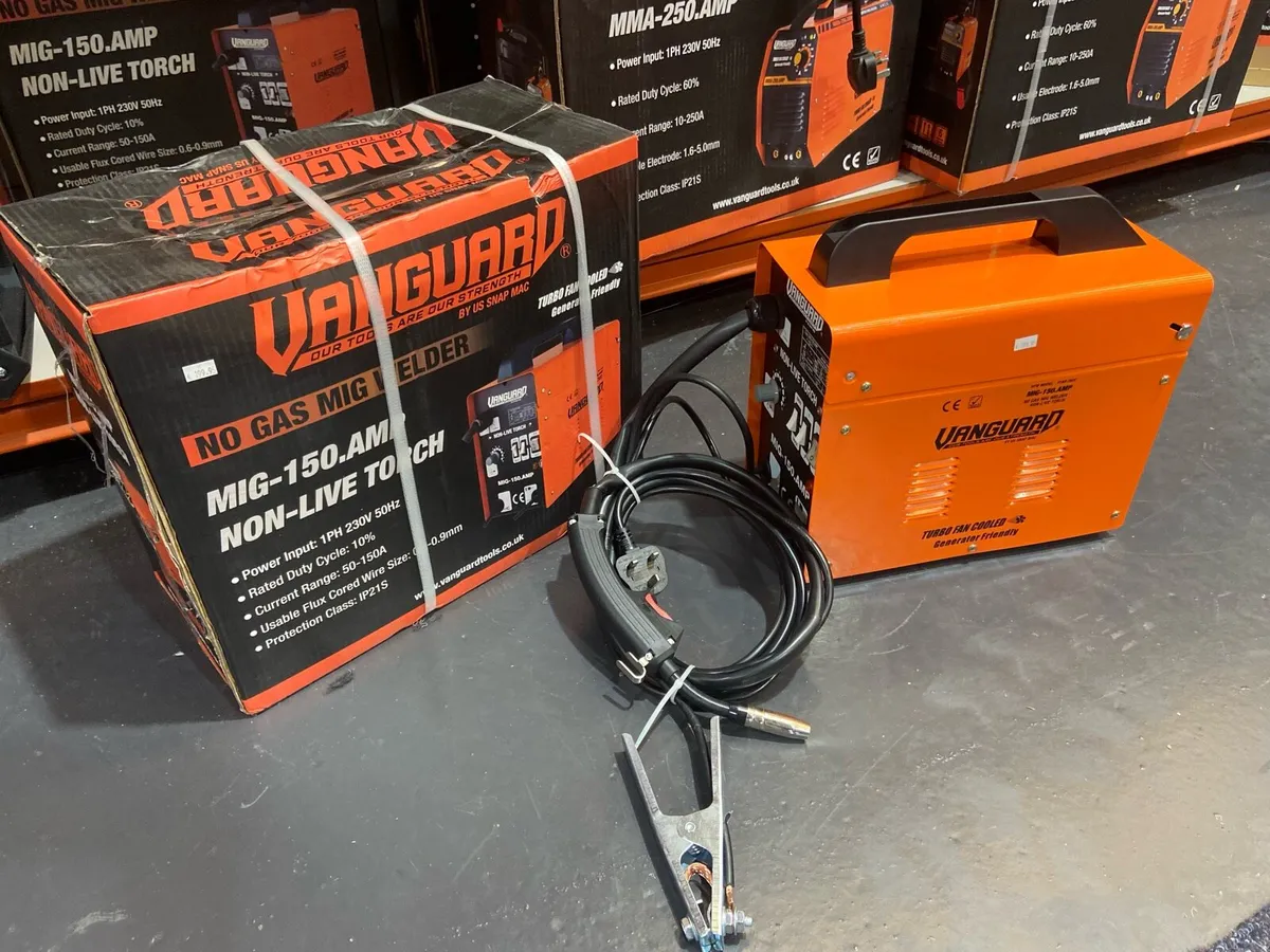 150 amp gasless MIG welder free delivery - Image 1