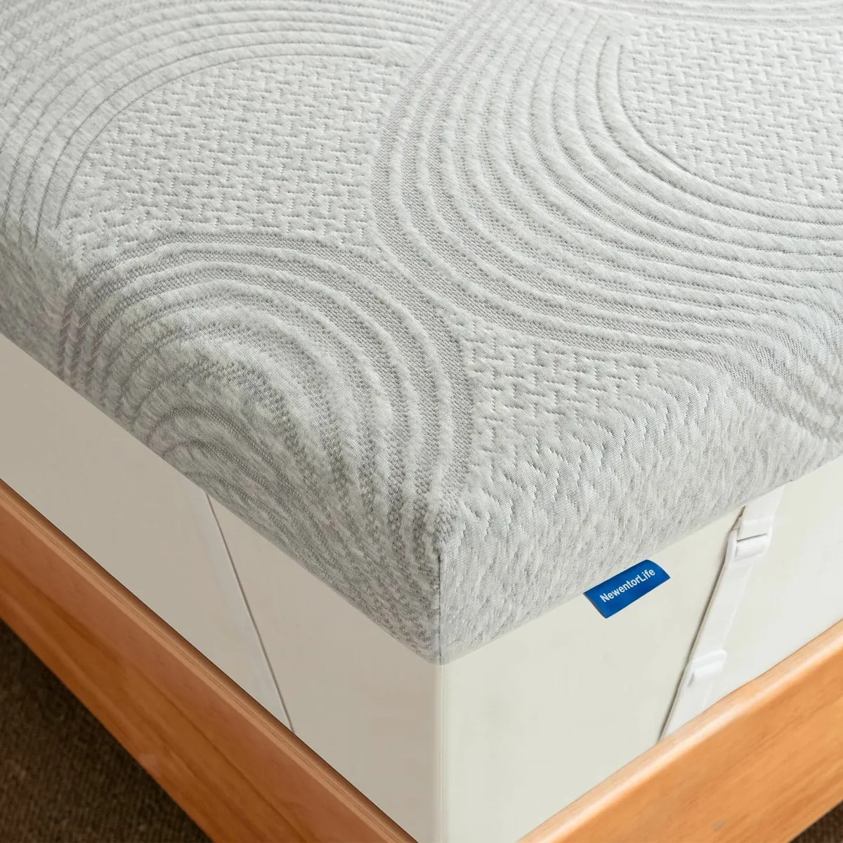 NewentorLife Memory Foam Mattress Topper with - Image 1
