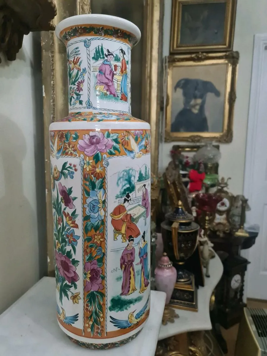 Vintage tallJapanese vase POSTAGE AVAILABLE - Image 1