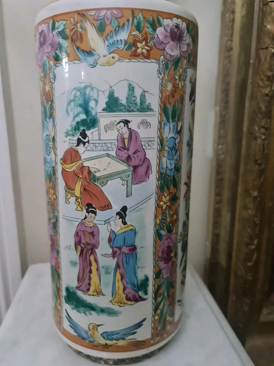 Vintage tallJapanese vase POSTAGE AVAILABLE - Image 2