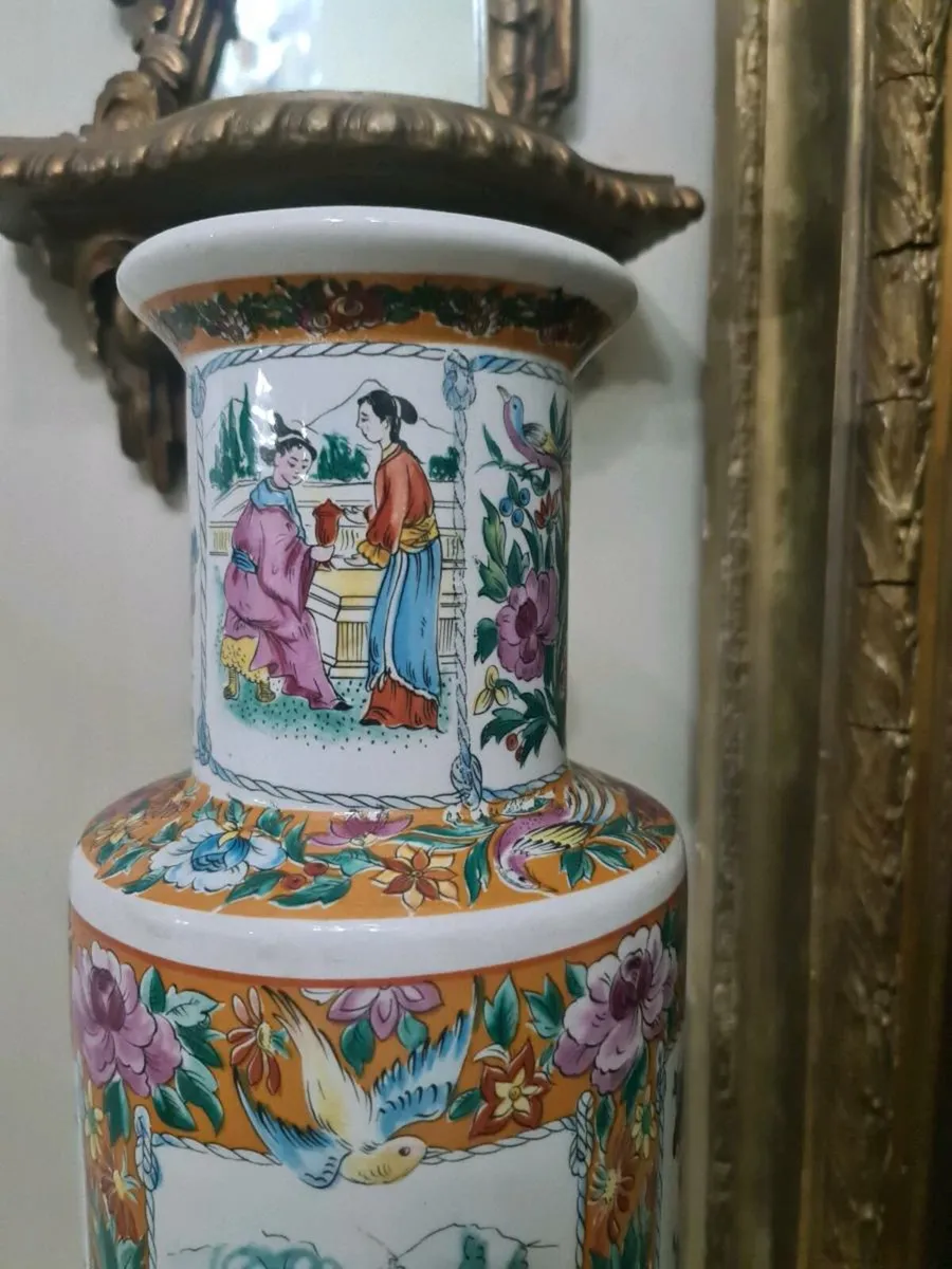 Vintage tallJapanese vase POSTAGE AVAILABLE - Image 3