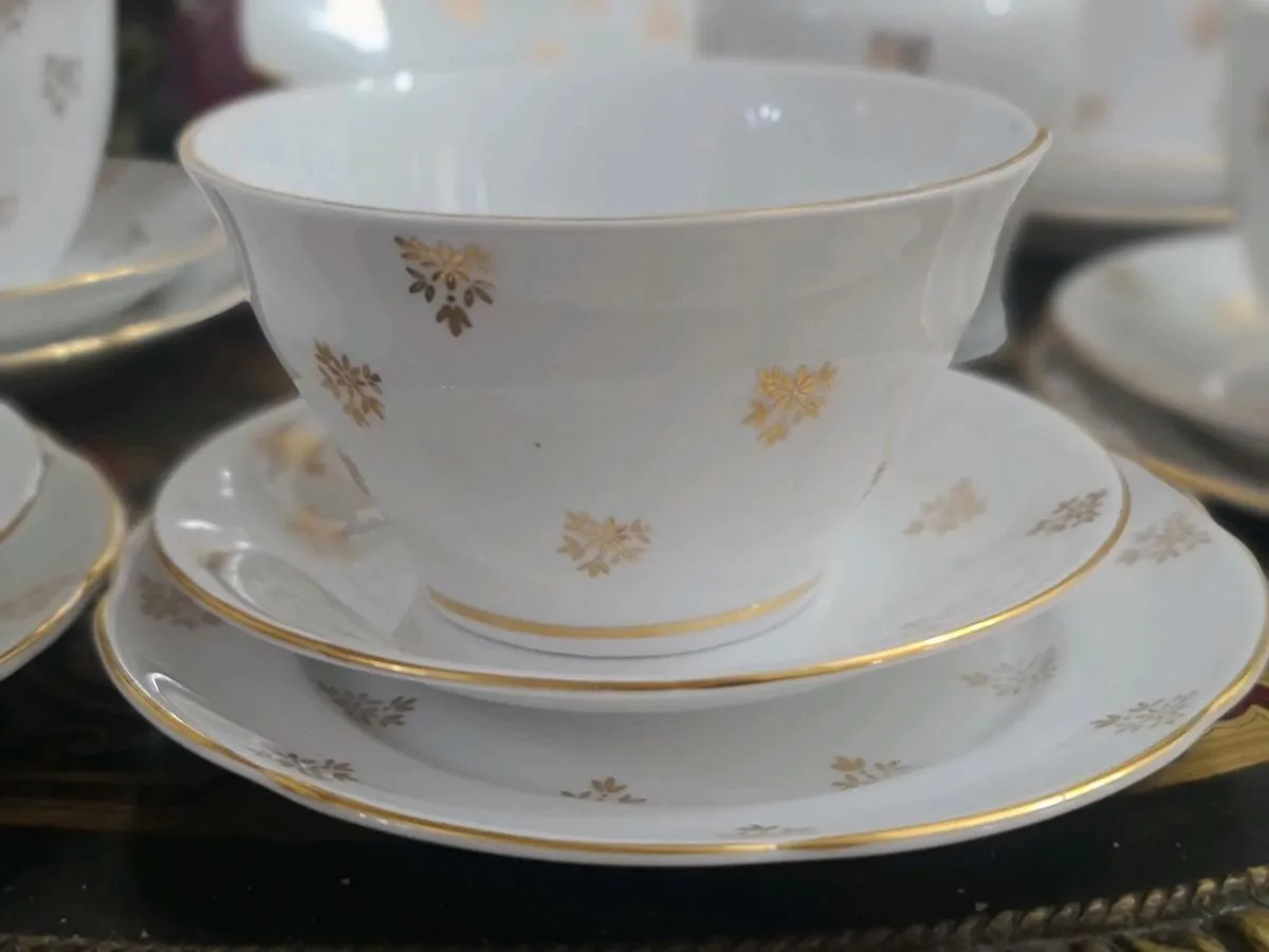 Royal Tara vintage Christmas teaset POSTAGE AVAILA - Image 3