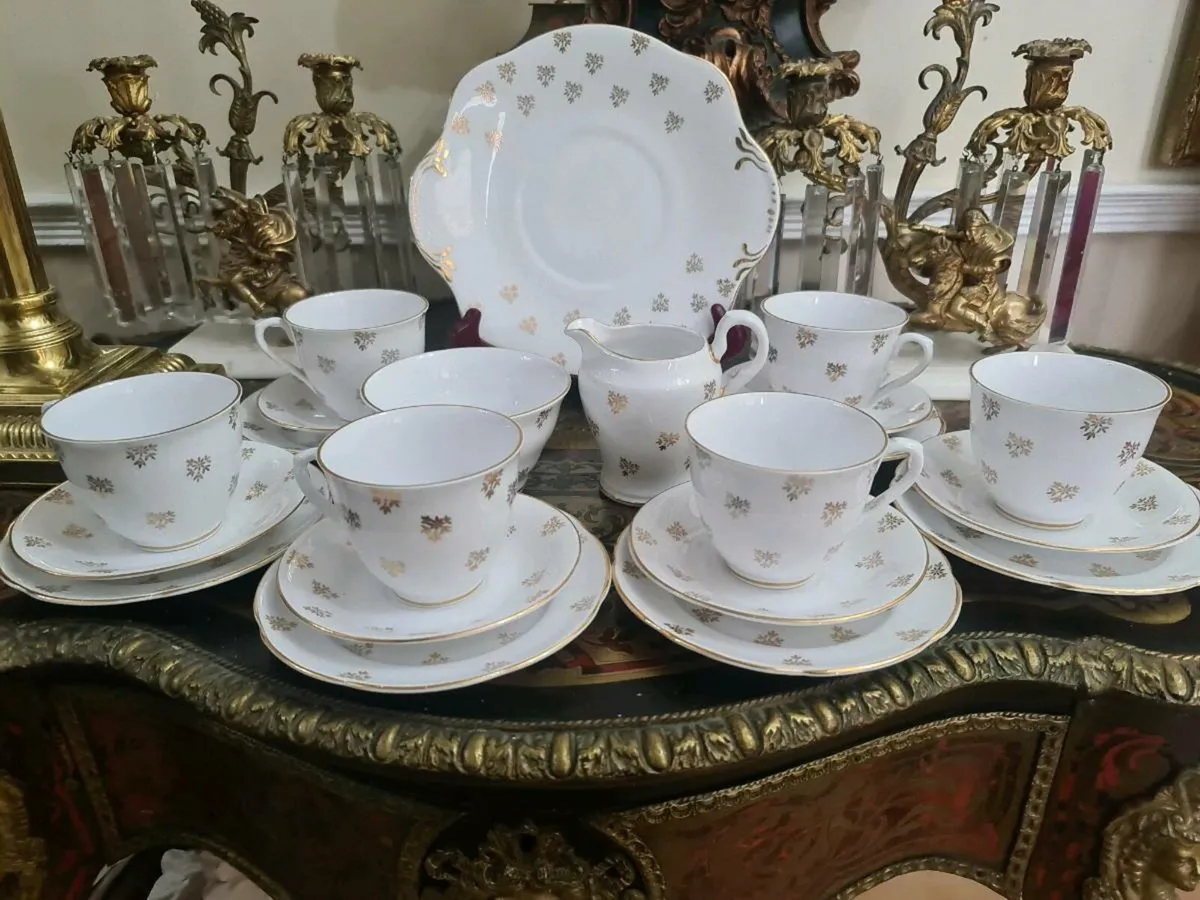 Royal Tara vintage Christmas teaset POSTAGE AVAILA - Image 4