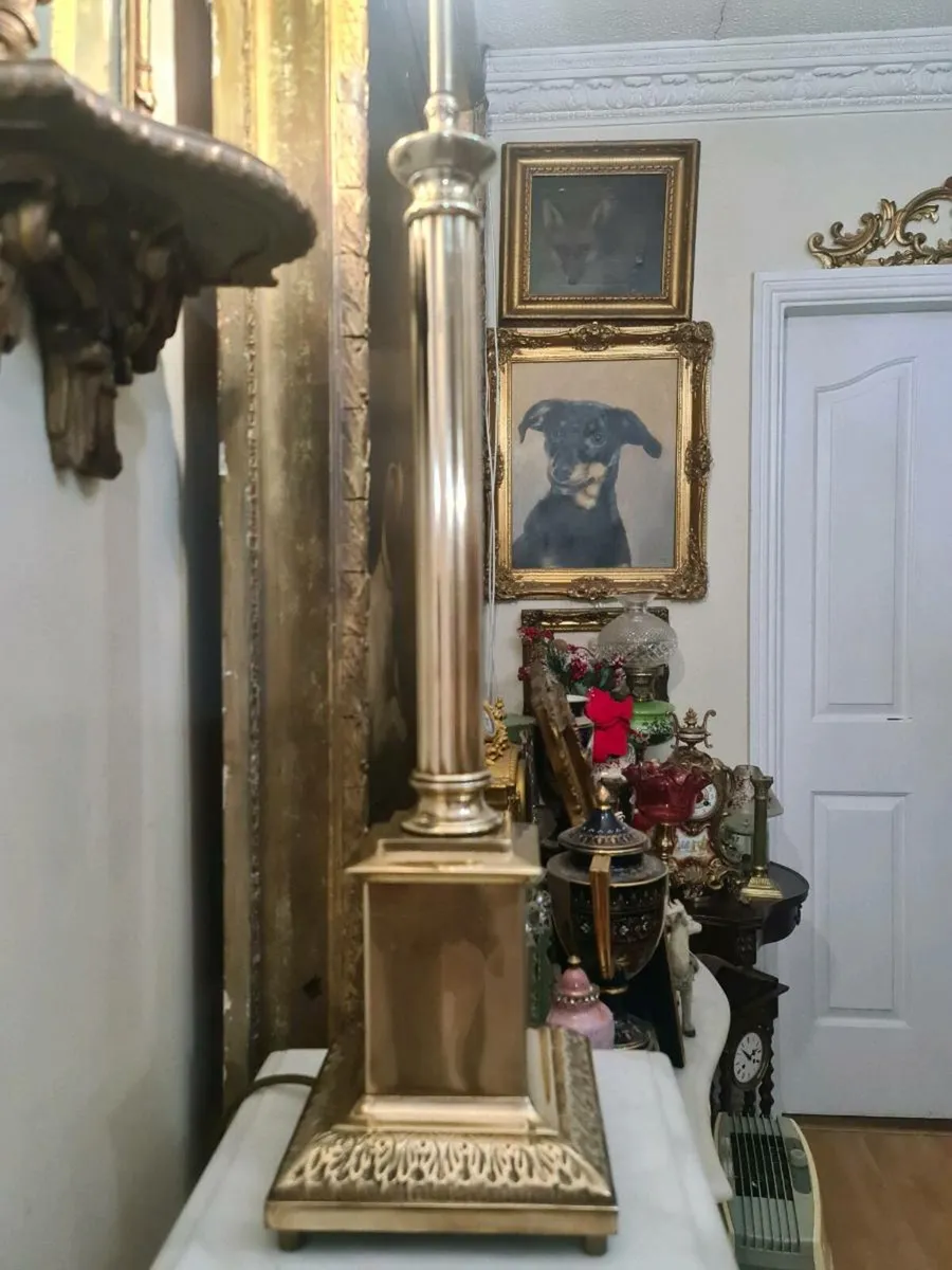 Magnificent classical tall lamp POSTAGE AVAILABLE - Image 4