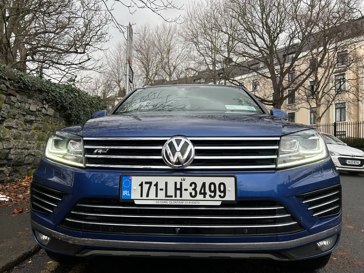 2017 VOLKSWAGEN TOUAREG R-LINE PANORAMIC SUNROOF - Image 3