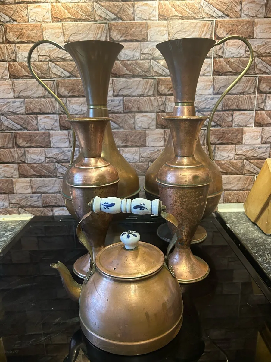 Copper jugs kettle and vases - Image 1