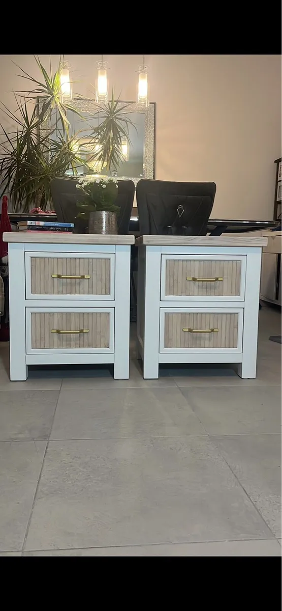Stunning pair of solid wood bedside lockers - Image 2