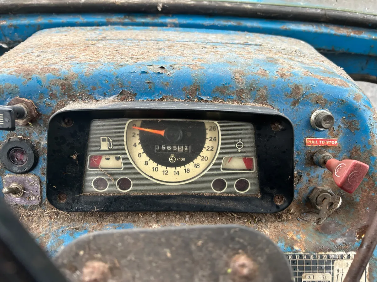 1983 Ford 3910 2wd - Image 3