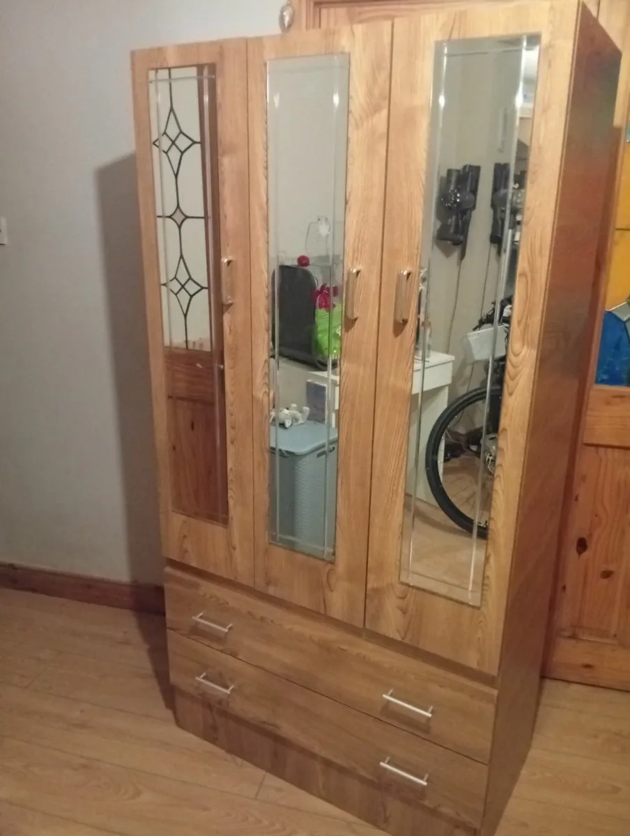 Quality Sturdy Roomy wardrobe with mirrors - Image 2