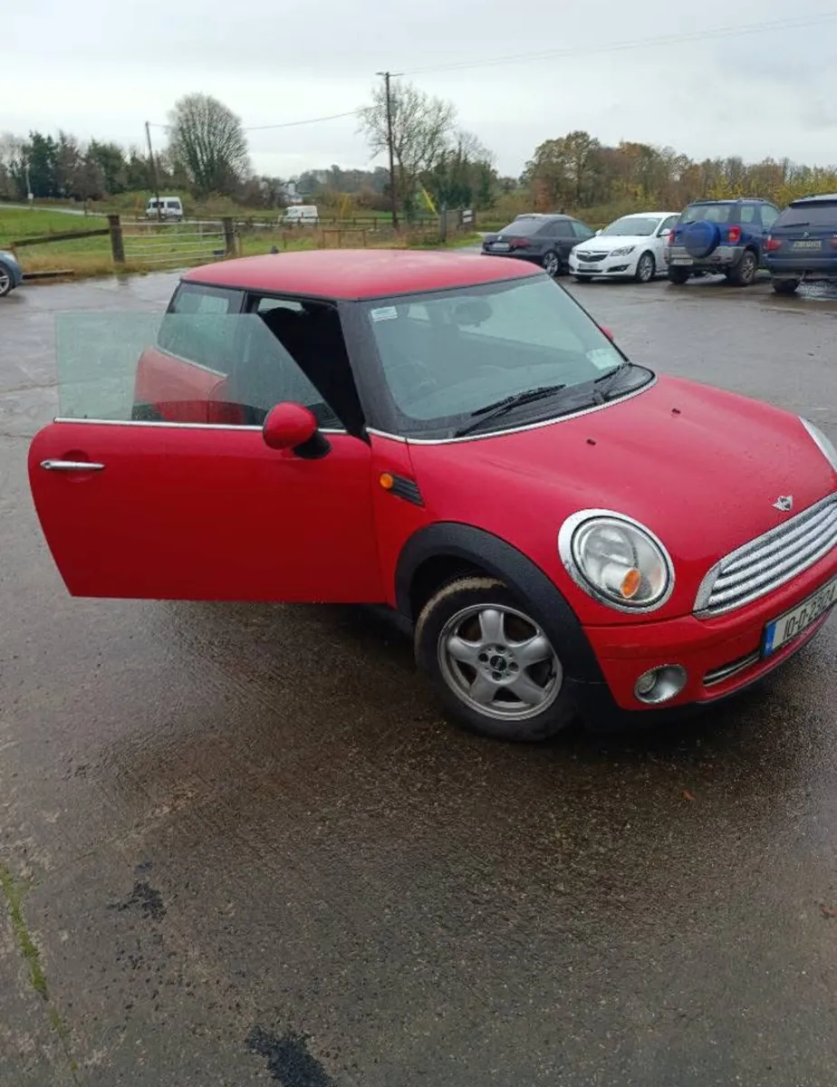Mini Cooper 2010 - Image 1