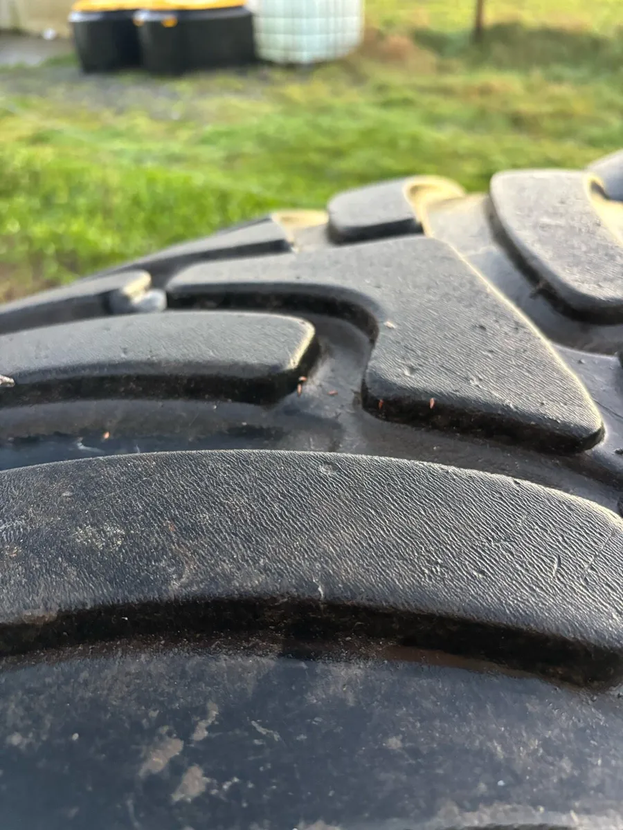Silage trailer tyres and rims - Image 4