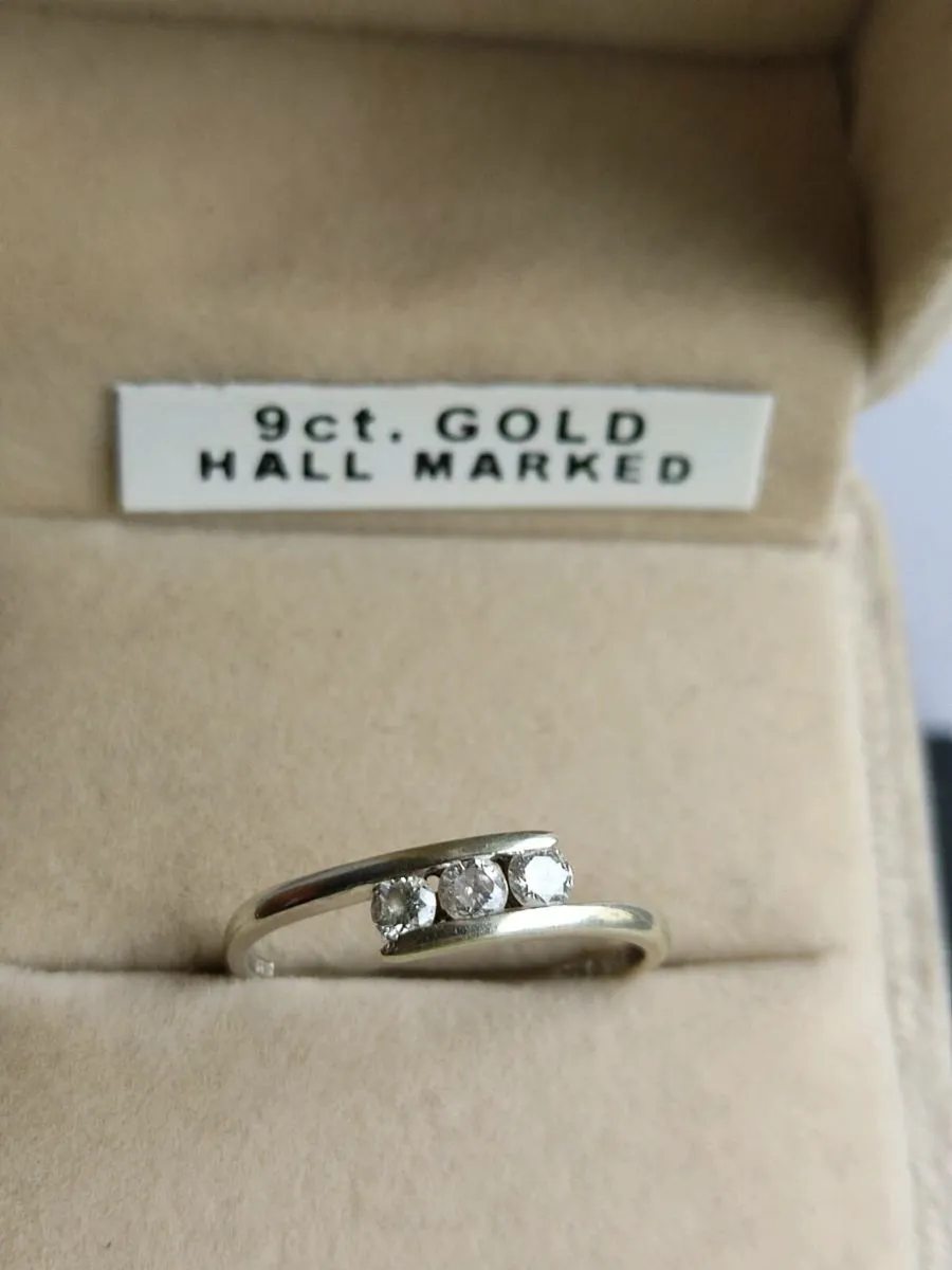 Vintage 9 CT Gold Diamonds rings size D 17.3 -5 mm - Image 4