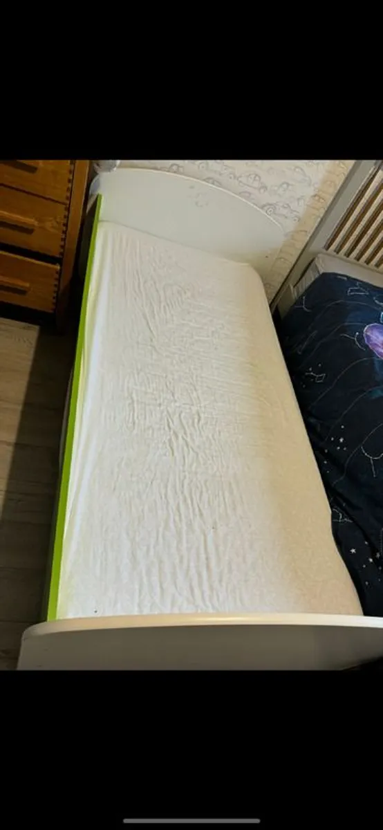 Junior bed - Image 1