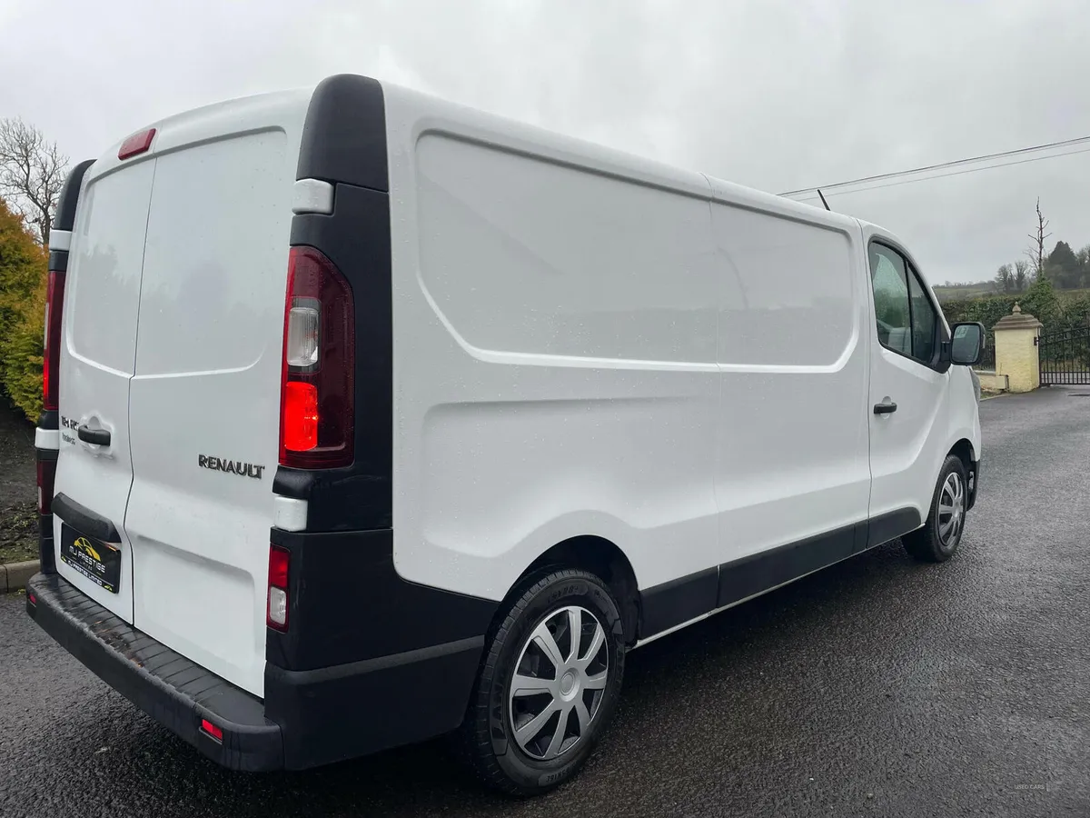 Renault Trafic LWB DIESEL - Image 2