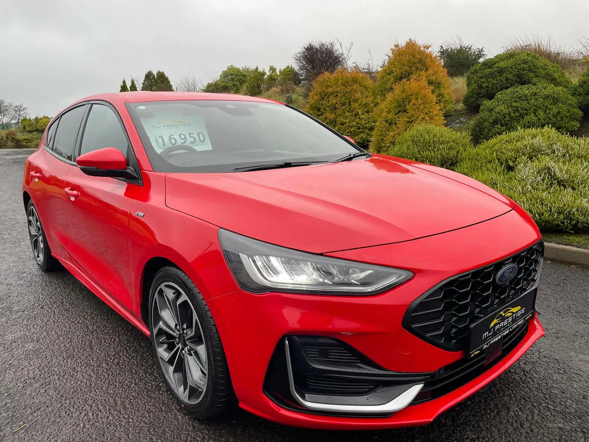 Ford Focus DIESEL HATCHBACK - Image 2