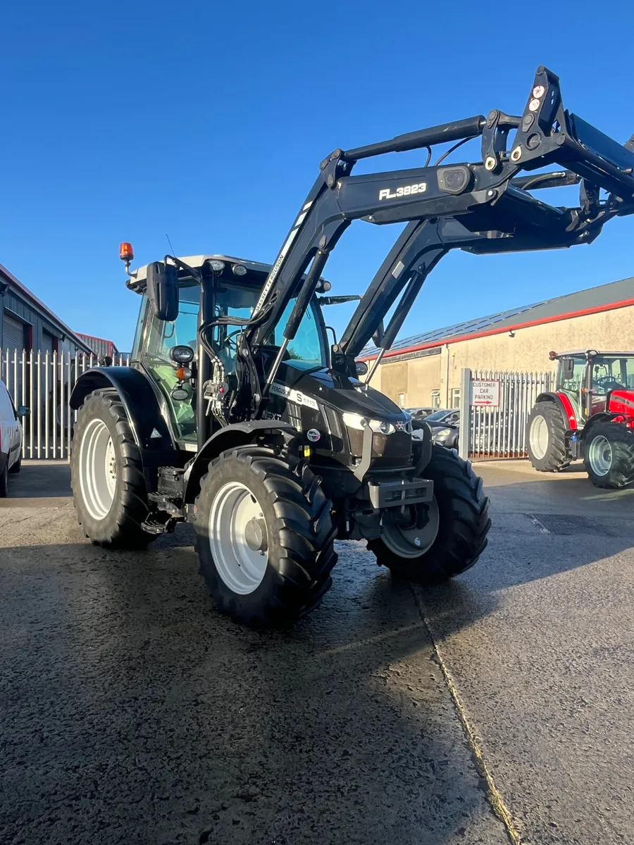 Massey Ferguson 5713S - Image 1