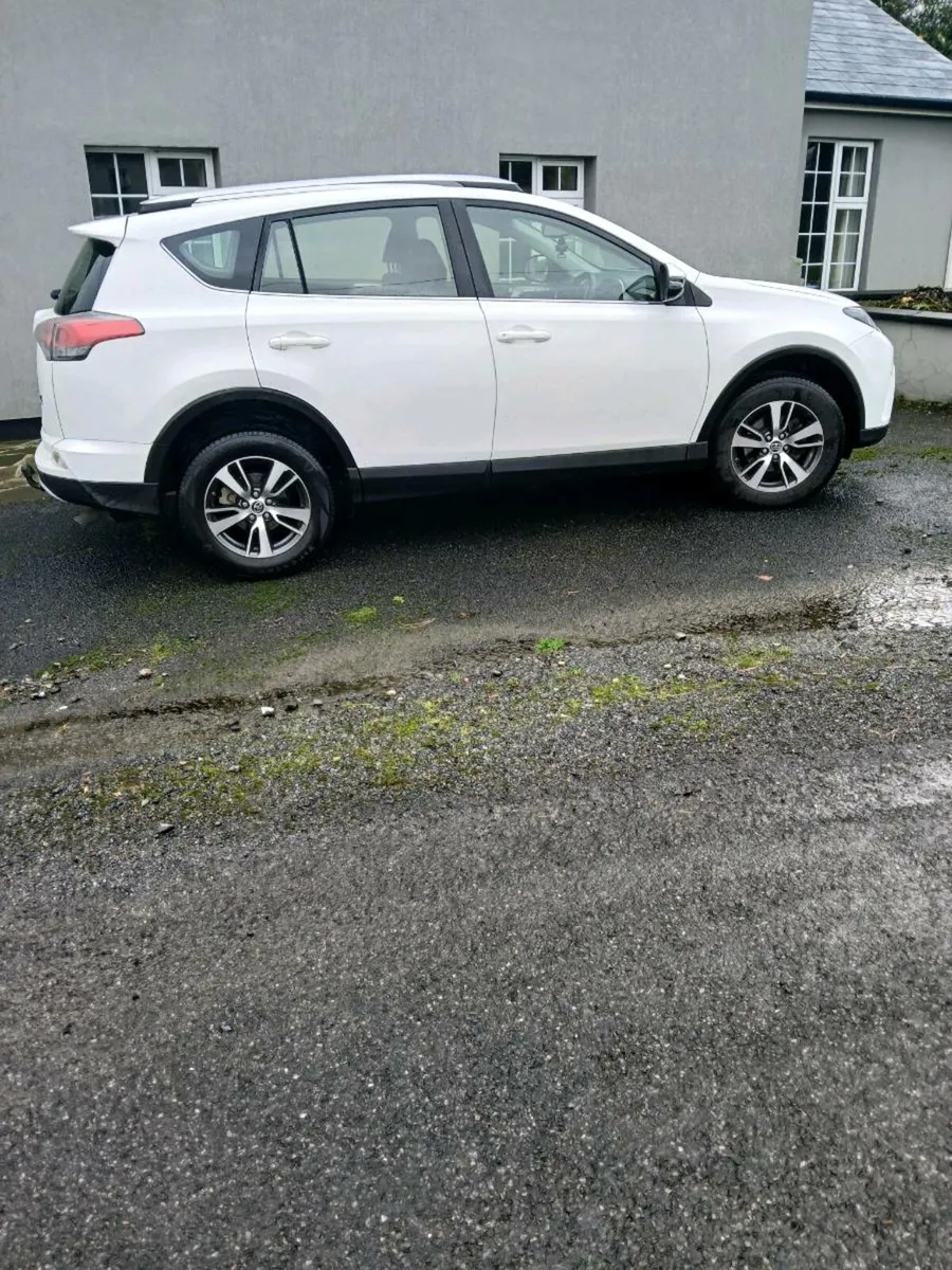 2016 Rav4 - Image 4