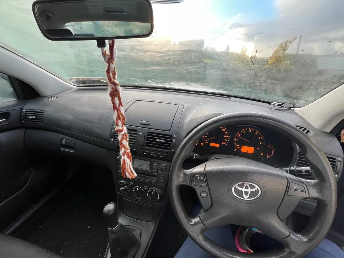 Toyota Avensis 2008 - Image 2