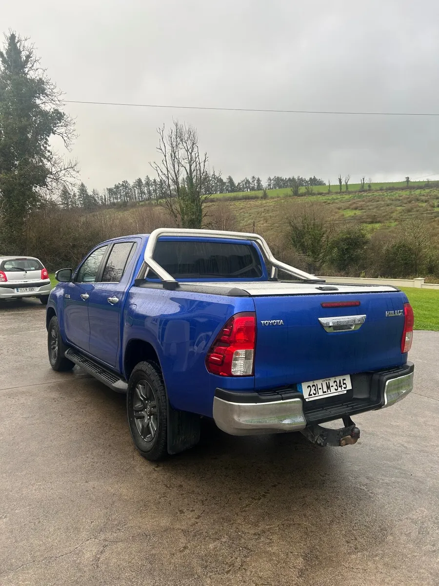 Toyota Hilux 2023 - Image 2