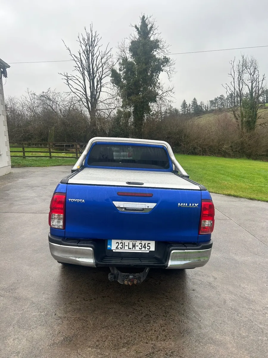 Toyota Hilux 2023 - Image 3