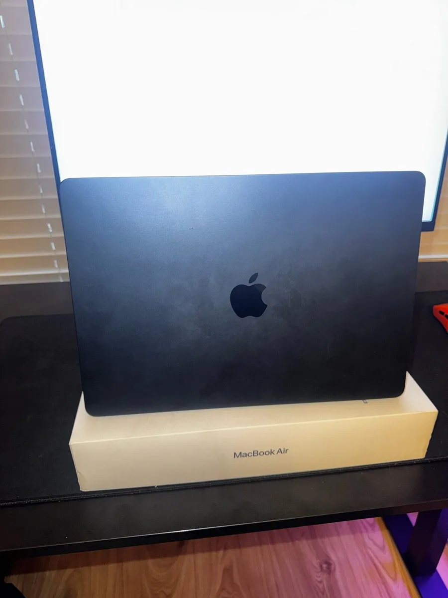 Apple MacBook Air M3 - 15.3 inch - Almost New - Image 3