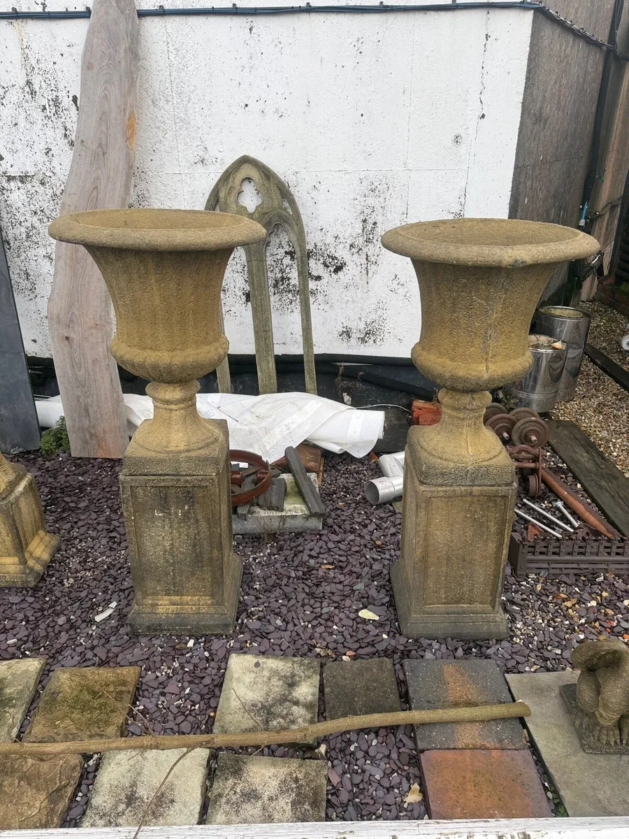 Urns for sale Pair - Image 2